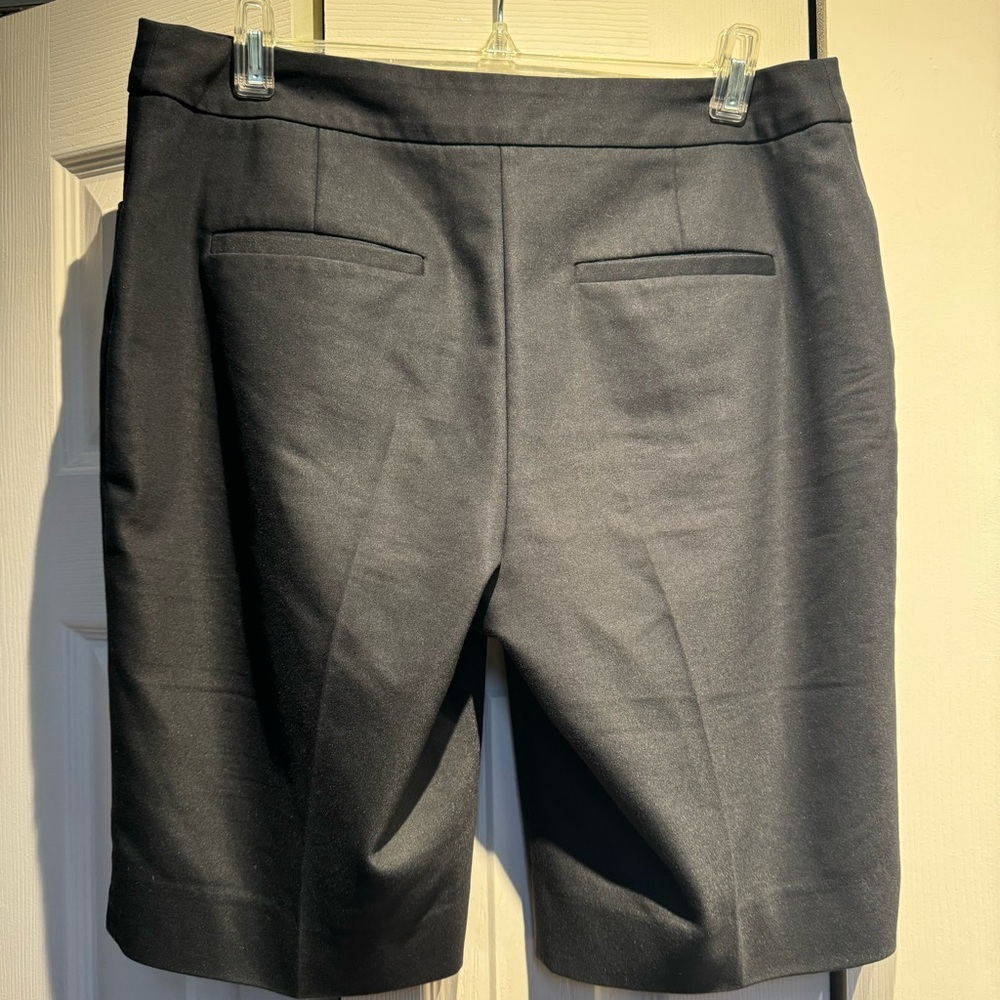 Chico’s Black So Slimming Shorts size 1 cotton poly blend Bermuda